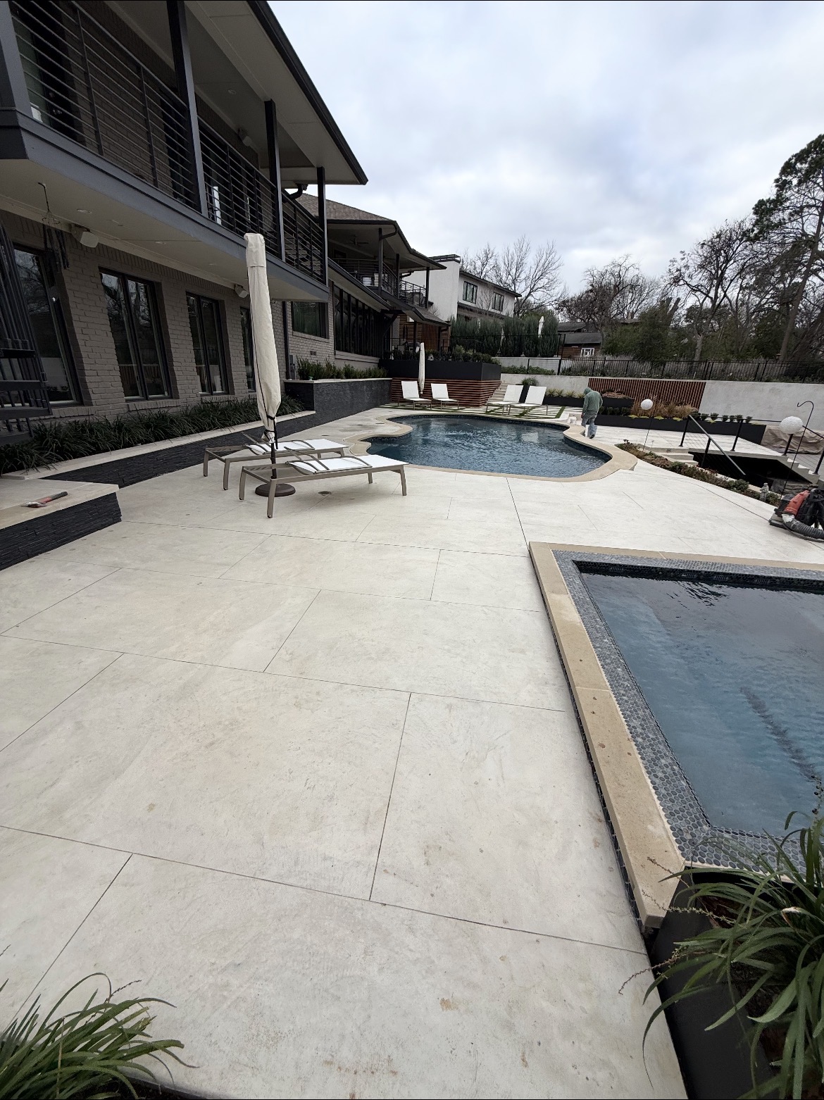 Chilo's Concrete pool deck and patio installation